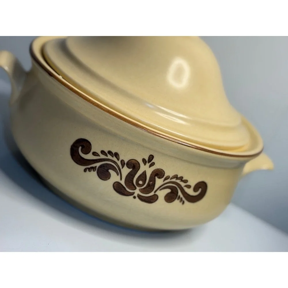 VTG‎ Pfaltzgraff Village Casserole Dish Brown Stoneware Lidded Crock Cottagecore